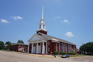 Mineola May 2018 01 (First Baptist Church)