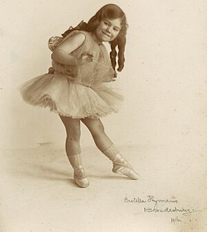 Peggy van Praagh in "Honey bee dance", 1916 - Estella Hymans (17590683726).jpg