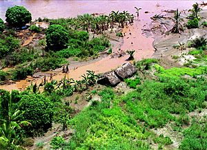 Photograph of flooding on the Tana River, 1998