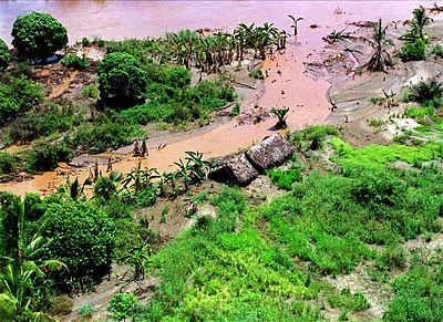 Photograph of flooding on the Tana River, 1998