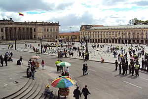 Plaza de Bolívar desde el Museo de la Independencia.JPG