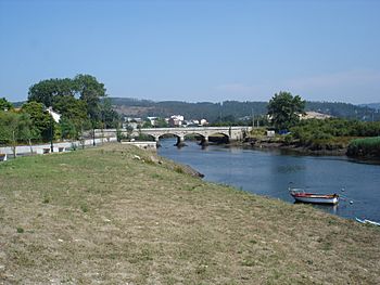 Ponte sobre o río Anllóns.jpg