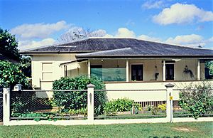 Residence, 25 Cedar St Yungaburra (1998).jpg