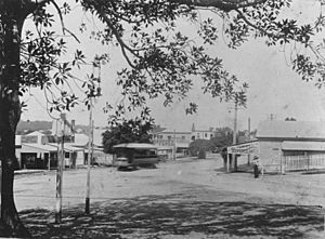 StateLibQld 1 294463 Scene at the junction of Ipswich and Annerley Roads, Annerley, ca. 1915