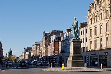 Statue of William Pitt in George Street - 01