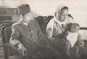 Sudirman, his wife, and youngest child, Kenang-Kenangan Pada Panglima Besar Letnan Djenderal Soedirman, p26