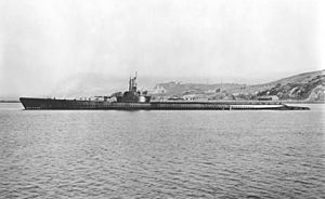 USS Tang (SS-306) off the Mare Island Naval Shipyard, California (USA), 2 December 1943 (NH 42273)
