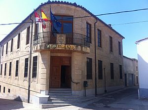 Ayuntamiento de Corrales del Vino.JPG