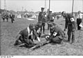 Bundesarchiv Bild 102-11536, Sanitäter bei DRK-Übung