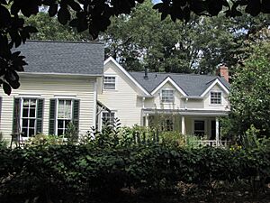 Cora Beck Hampton House; side that faces Commerce