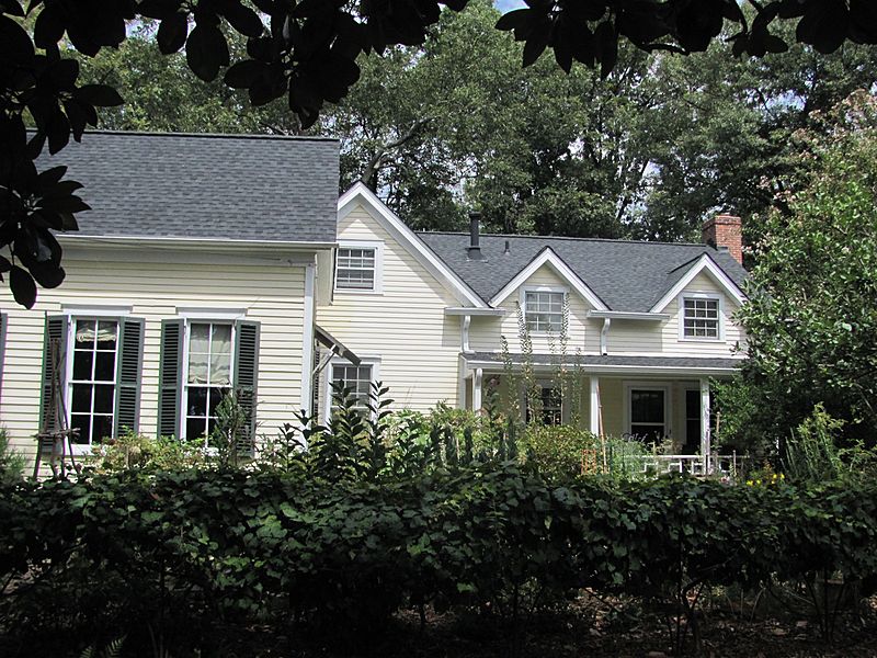 Cora Beck Hampton House; side that faces Commerce
