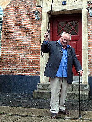 Former Danish primeminister anker joergensen leaves Sydhavnen for the last time