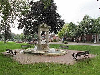 Fountain, Broad Street Green, Windsor CT.jpg