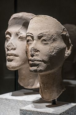 Heads of Akhenaten and Nefertiti