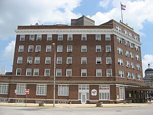 Hotel LaFontaine in Huntington