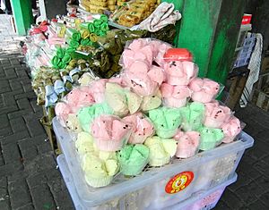 Kue bolu kukus Pasar Bulu Semarang