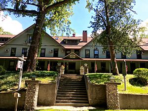 Lakeside Inn 2