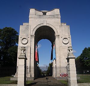 Leicester Arch of Remembrance (front, 07) cropped.jpg