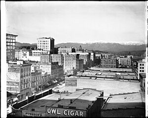 Panoramic view of Los Angeles looking north from the Pacific Electric building, ca. January 1, 1907 (CHS-5816)