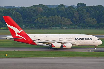 Qantas Airbus A380-842; VH-OQB@SIN;07.08.2011 617bq (6069396936)
