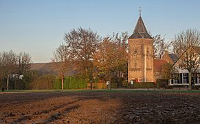 Ressen, de Hervormde kerk RM8944 vanaf de Hoeksehofstraat IMG 7950 2020-11-07 16.15
