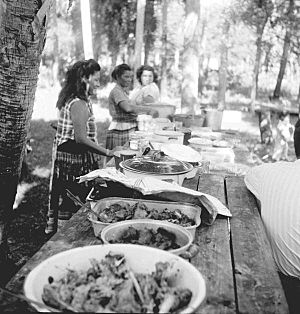 Seminole Indian Thanksgiving Meal (5184648544)