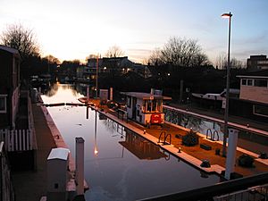 Thames Lock, Brentford, Spring Tide, Twilight, 20050113