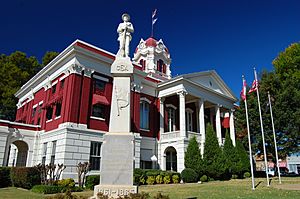 White County Courthouse and Confederate monument in Searcy