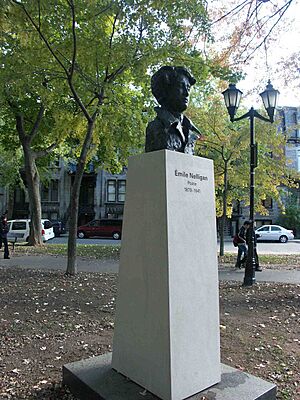 Émile Nelligan (bust), parc Square Saint-Louis, Montréal 2005-10-21