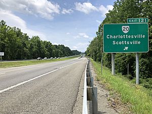 2019-06-06 12 13 12 View west along Interstate 64 at Exit 121 (Virginia State Route 20, Charlottesville, Scottsville) in Charlottesville, Virginia