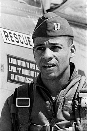 American-black-sculptor-and-former-test-pilot-Edward-Joseph-Ed-391768059582