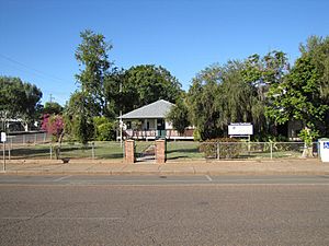 Cloncurry Court House (2013) - front view.jpg