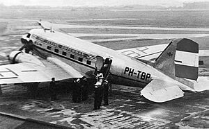 Douglas C-47A PH-TBP KLM ed Ringway 20.05.47 edited-2