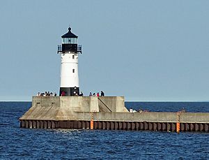 Duluth North Pier Lighthouse.jpg
