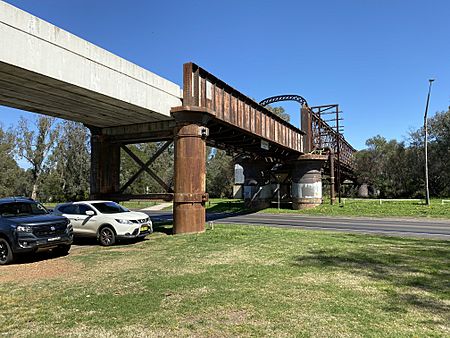 Eastern end of the Macquarie River Railway Bridge.jpg