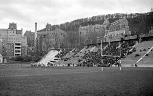 Football. Montreal Indians VS Hamilton BAnQ P48S1P01342