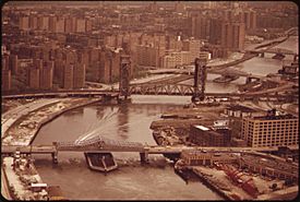 HARLEM RIVER-HARLEM ON LEFT. BRONX ON RIGHT - NARA - 548427