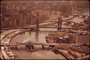 HARLEM RIVER-HARLEM ON LEFT. BRONX ON RIGHT - NARA - 548427