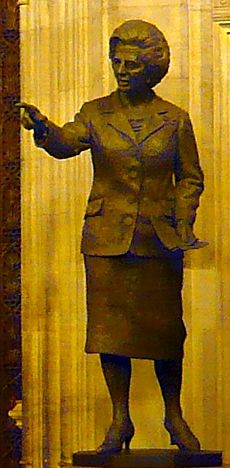 Margaret Thatcher (Bronze Statue) 2007.jpg