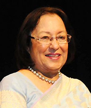 Najma A. Heptulla presenting the Badalte Qadam Award to the Cinematographer, Doordarshan, Ms. Jayshree Puri, at the Best Achievers Award Ceremony, organised by the Child Care & Welfare Foundation, in New Delhi (cropped).jpg