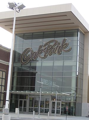 Oak Park Mall Entrance (7590652178).jpg