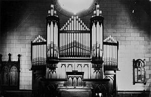 Pipe organ in St. Andrews Presbyterian Church, Warwick