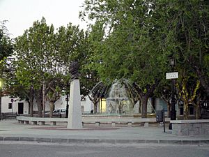 Plaza con fuente en Navas del Rey