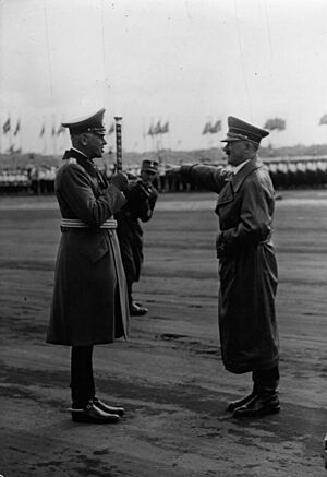 Bundesarchiv Bild 183-C13029, Nürnberg, Reichsparteitag, von Blomberg, Hitler
