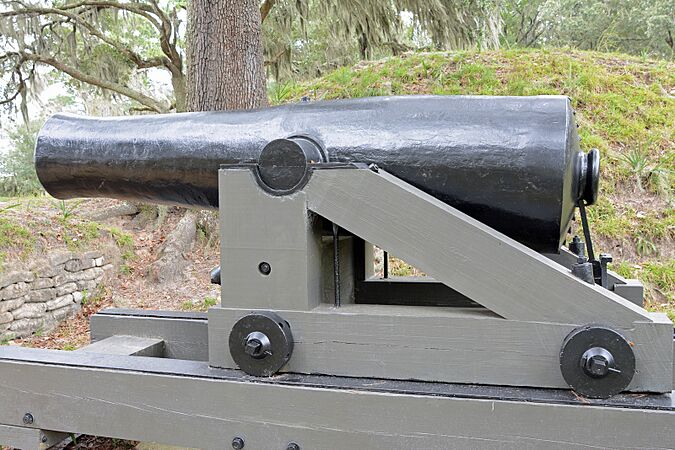 Columbiad cannon (1964 reproduction) at Fort McAllister, GA, US
