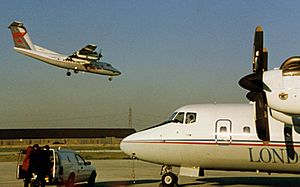 DHC-7 G-BOAY London City Aws LCY 31.10.88 edited-2