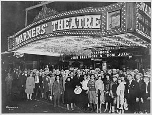 First-nighters posing for the camera outside the Warners' Theater before the premiere of "Don Juan" with John Barrymore, - NARA - 535750