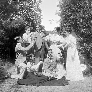 Group photograph of the Olazábal family, 1890's