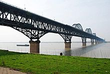 Jiujiang Yangtze River Bridge
