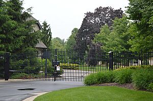 Lakehurst Drive gate in Bratenahl